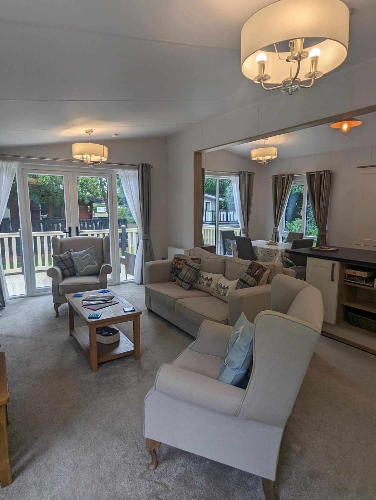 Luxury Stunning Sensation Lodge On 5 Star Shorefield Country Park New Forest Entertainment And Leisure Passes Included 밀퍼드온시 외부 사진