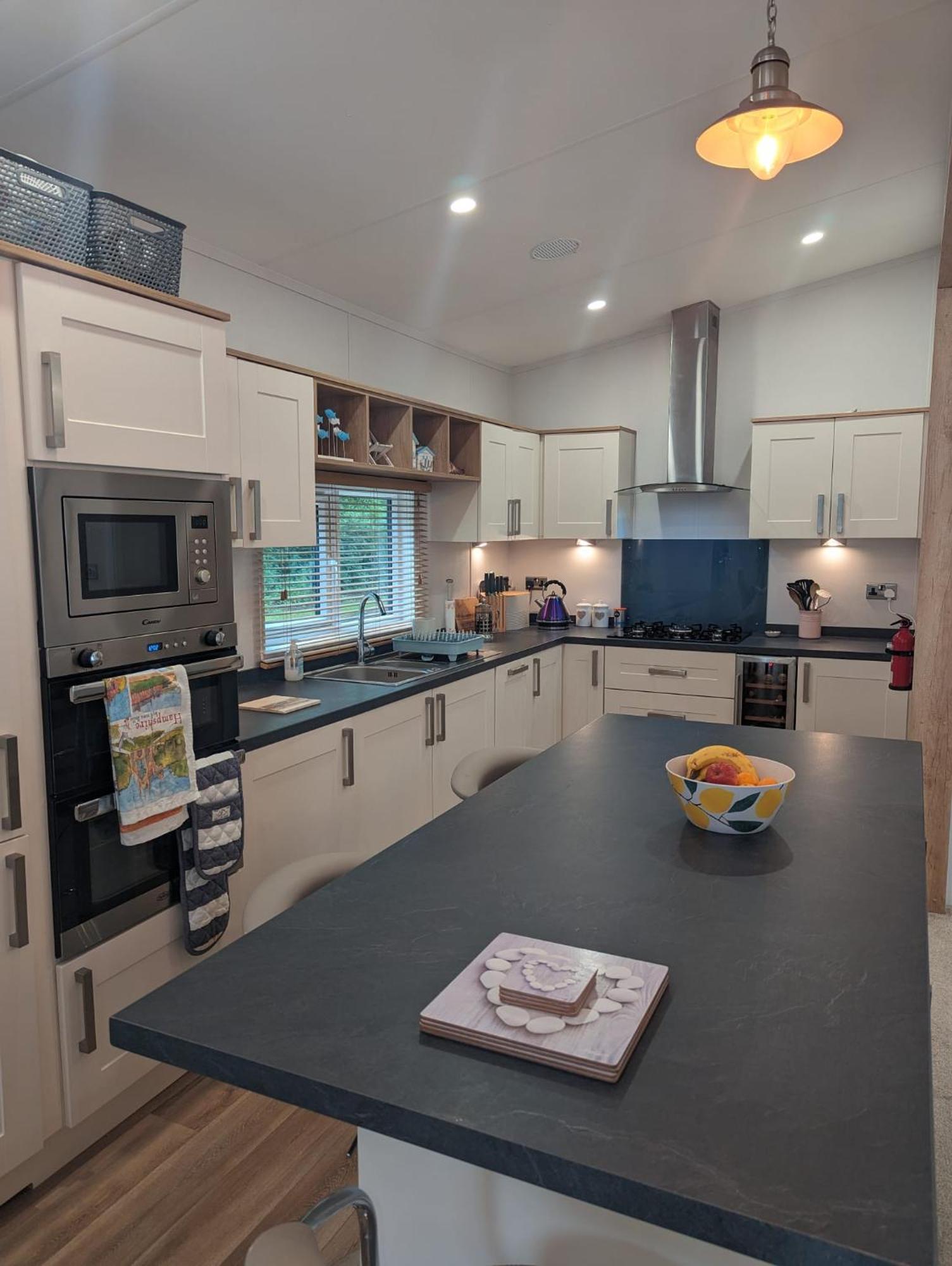 Luxury Stunning Sensation Lodge On 5 Star Shorefield Country Park New Forest Entertainment And Leisure Passes Included 밀퍼드온시 외부 사진